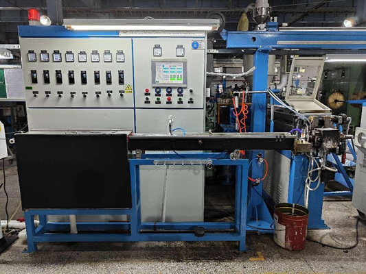 Η υψηλή ταχύτητα 60+35mm γραμμή εξώθησης καλωδίων μόνωσης με το αυτοκίνητο λαμβάνει τη μηχανή